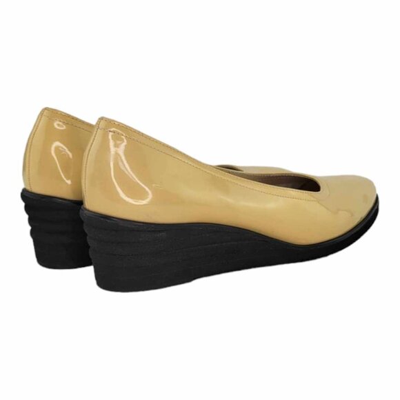 AUTHENTIC SALVATORE FERRAGAMO Stitched Patent Wedge Pumps Sz 7 - Tan / Cream - Picture 6 of 11